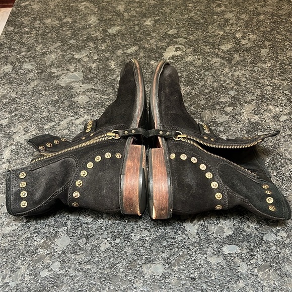 UGG Sz 9 Fabrizia Stud Boots Black Suede Goldtone Grommets Side Zip - Picture 2 of 11